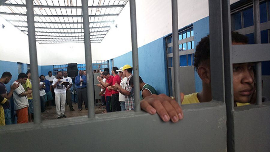 Presidente da OAB diz que presídios brasileiros estão sob controle de facções criminosas