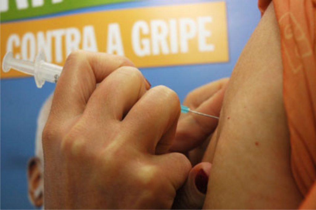 Vacinação contra gripe será realizada em todo o país neste sábado