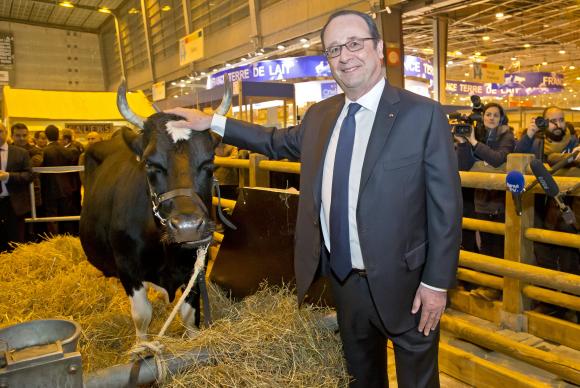 Hollande rebate críticas de Trump em Salão da Agricultura
