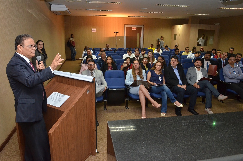 Juiz Fernando Mendonça pede que empresas contratem apenados a fim de ressocializá-los