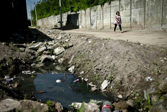 Melhora na coleta de esgoto nas cidades, mas apenas 42% são tratados