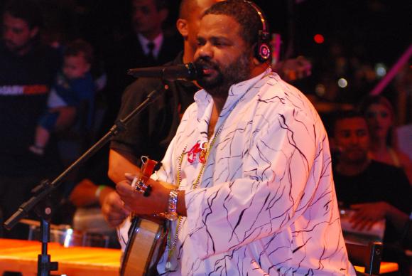 Após sofrer AVC, sambista Arlindo Cruz continua internado em estado grave