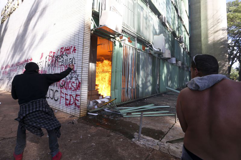 Força Sindical lamenta infiltração de baderneiros nas manifestações de Brasília