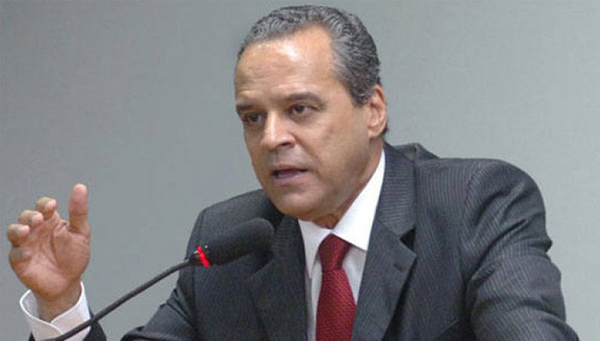Polícia Federal prende ex-ministro do Turismo Henrique Eduardo Alves