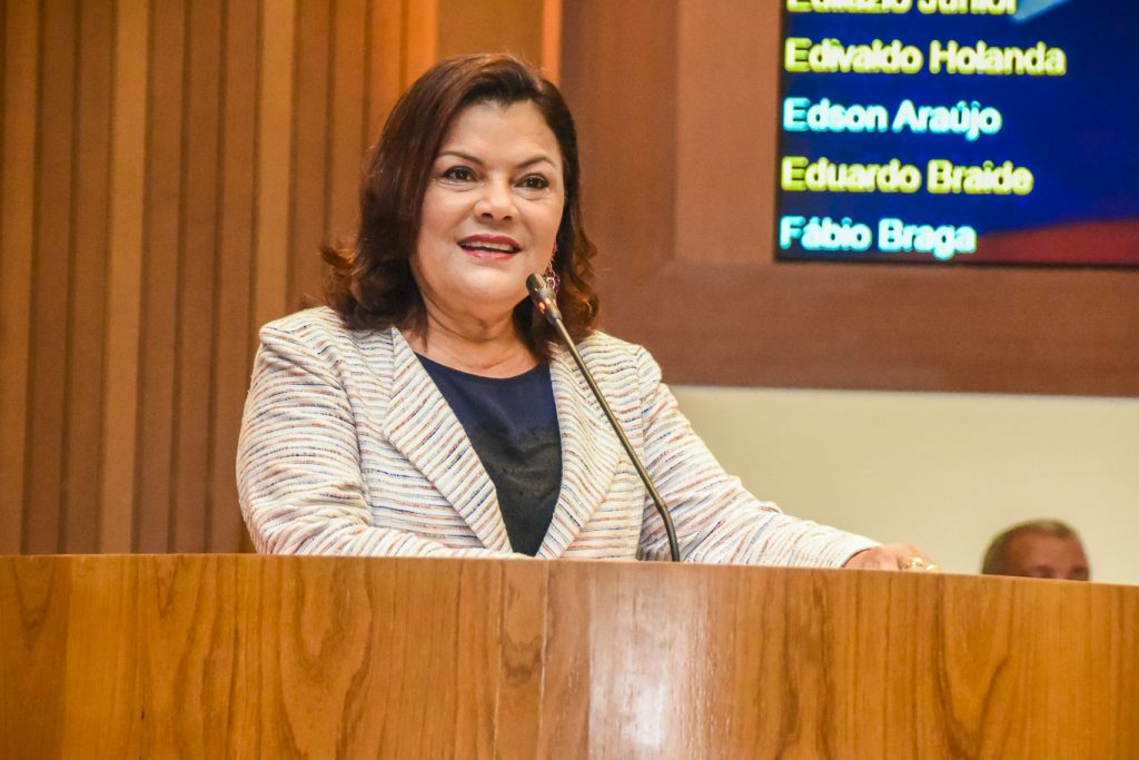 Deputada rebate críticas de Othelino ao senador Roberto Rocha