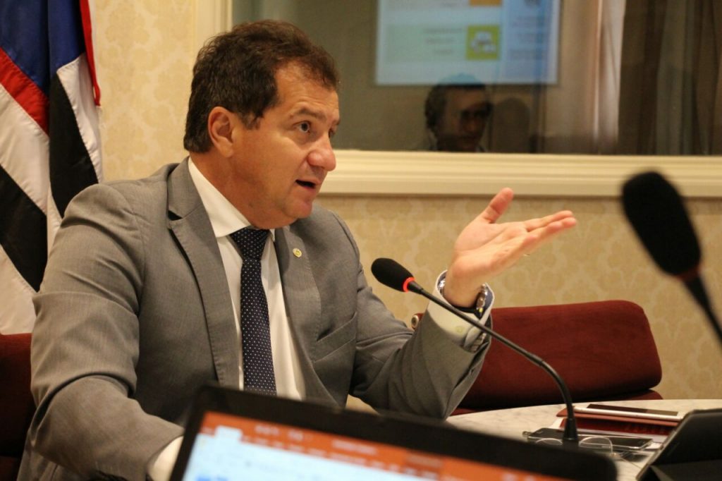 Pré-candidatura de Simplício é só para evitar assédio sobre apoio a Weverton ou Brandão