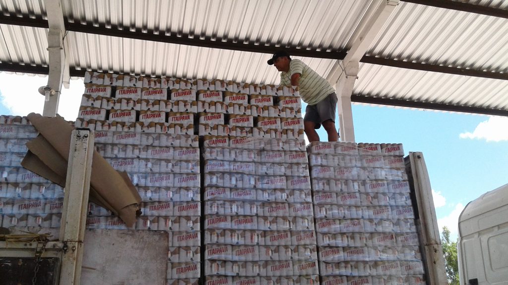 Fiscais da Fazenda apreendem carga de cerveja sob suspeita de contrabando