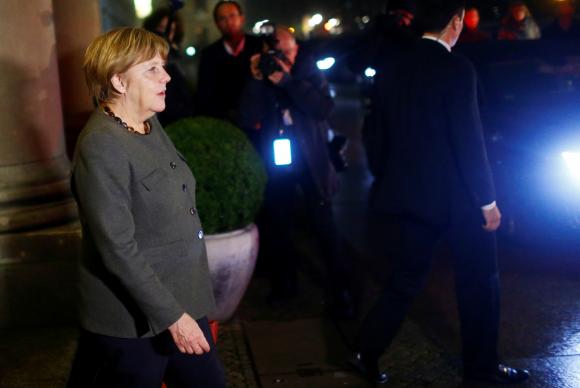 Angela Merkel diz que lockdowns obrigatórios são vitais para conter covid-19