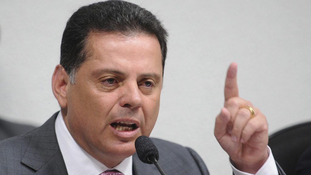 Governador Marconi Perillo anuncia que vai disputar comando do PSDB