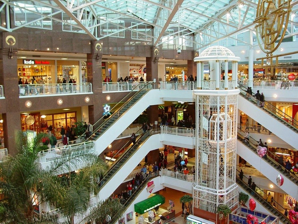 CONSUMIDOR Shopping centers são os locais preferidos para as compras de Natal, aponta pesquisa da Fecomércio