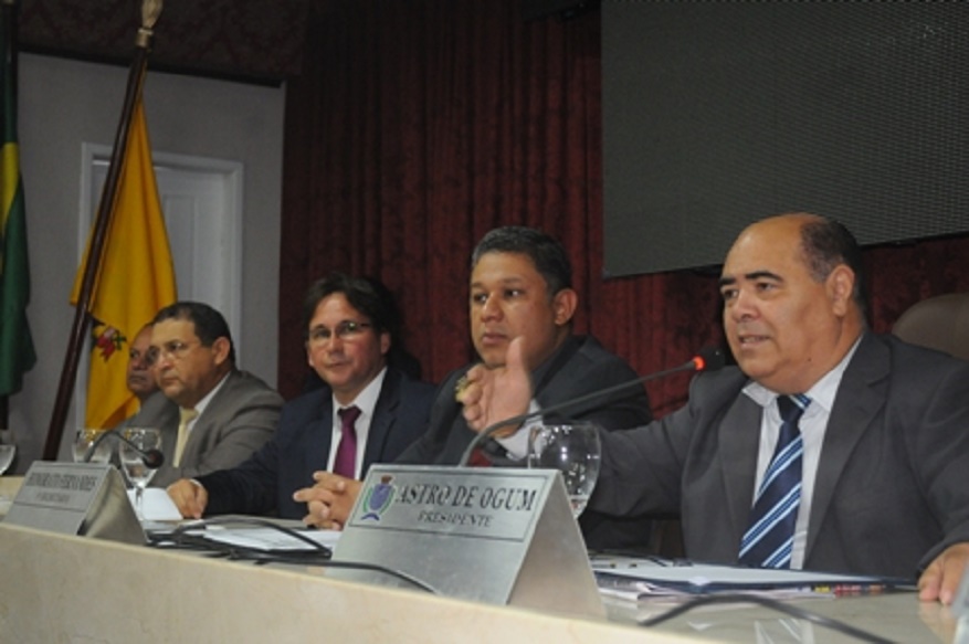 Prefeitura eleva ISS de médicos, odontólogos, engenheiros, arquitetos e contadores para R$ 700, e mantém dos advogados inferior a R$ 200