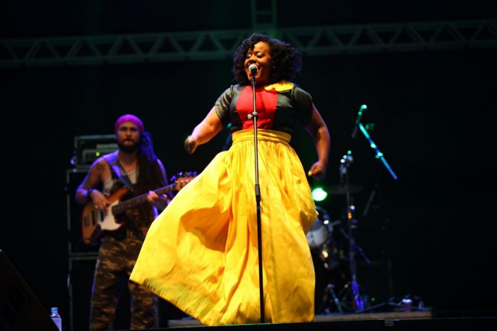 Etana anima o público com ritmo jamaicano no Réveillon do Governo do Estado