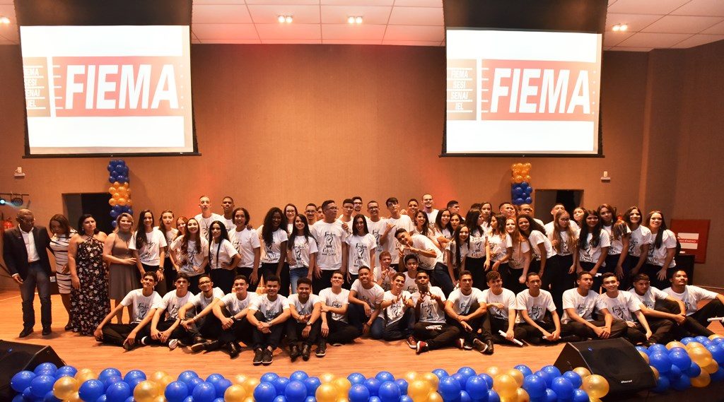 Alunos aliam ensino médio no Sesi com cursos técnicos profissionalizantes do Senai
