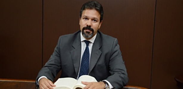 Em nota, PT chama de suspeito juiz que apreendeu passaporte de Lula