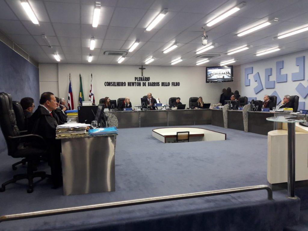 TCE recomenda municípios com salários em atraso a não realizar festas de carnaval