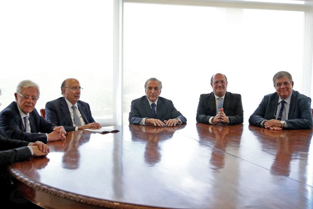 Temer reúne ministros para comemorar inflação abaixo do piso