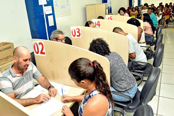 Mutuários do Residencial Piancó assinam contratos para receberem seus imóveis