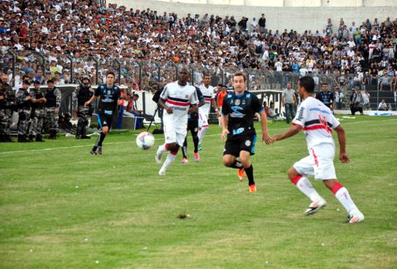 Santa Cruz derrota o Treze da Paraíba e segue no segundo lugar do Grupo A da Copa Nordeste