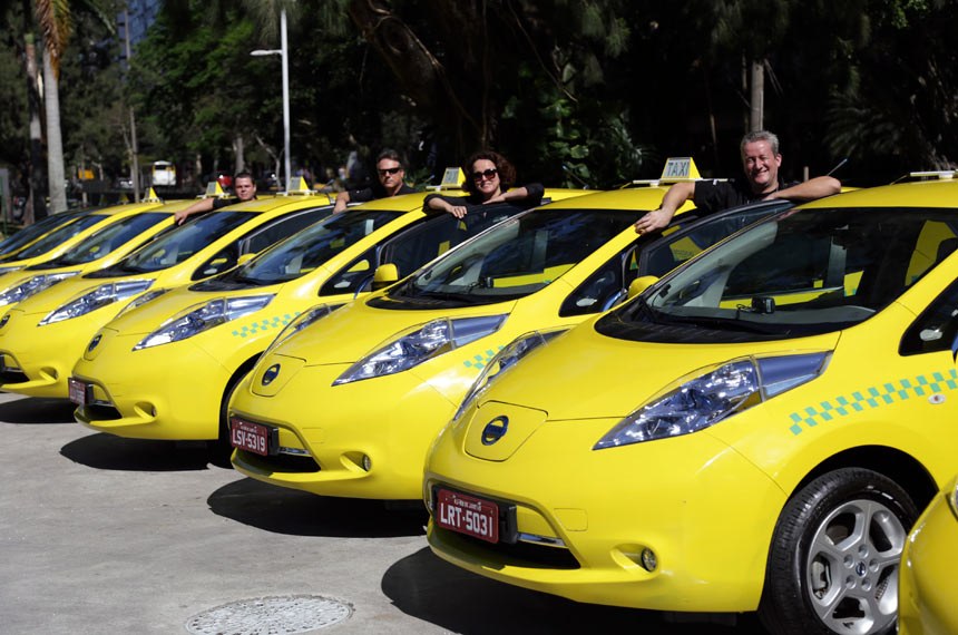 Tramita no Senado, projeto incentiva compra de carro elétrico por taxista e pessoa com deficiência