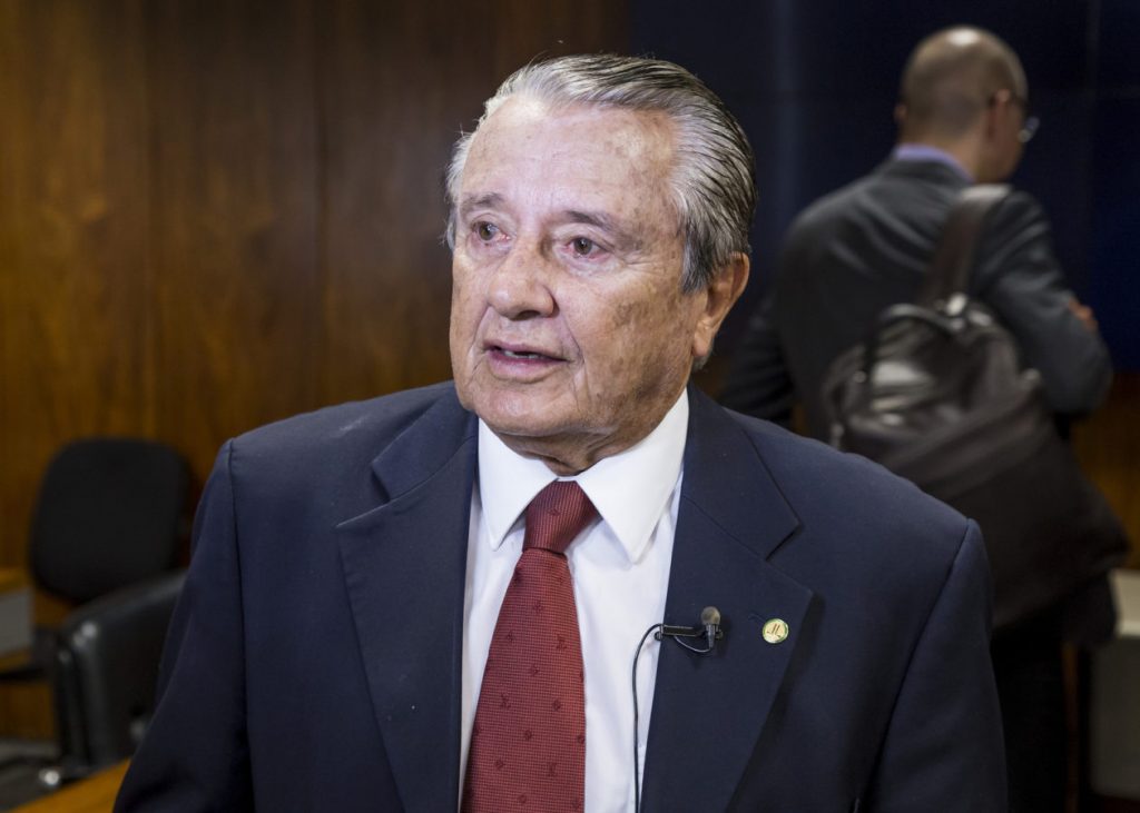 Ex-governador Zé Reinaldo sai em defesa de Braide e diz que foi bom presidente da Caema