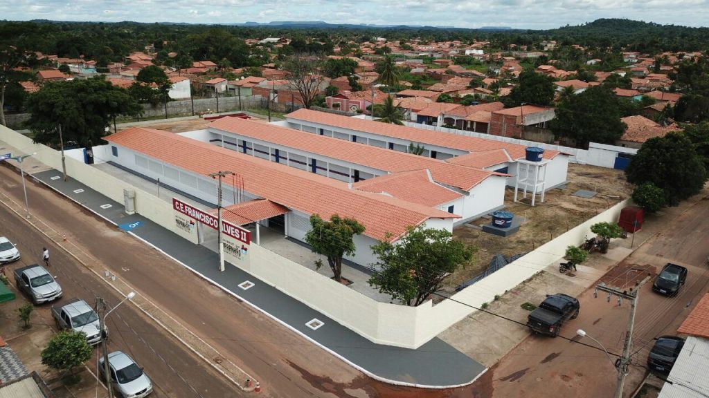 Flávio Dino inaugura mais uma praça em Imperatriz e escola reformada em Davinópolis