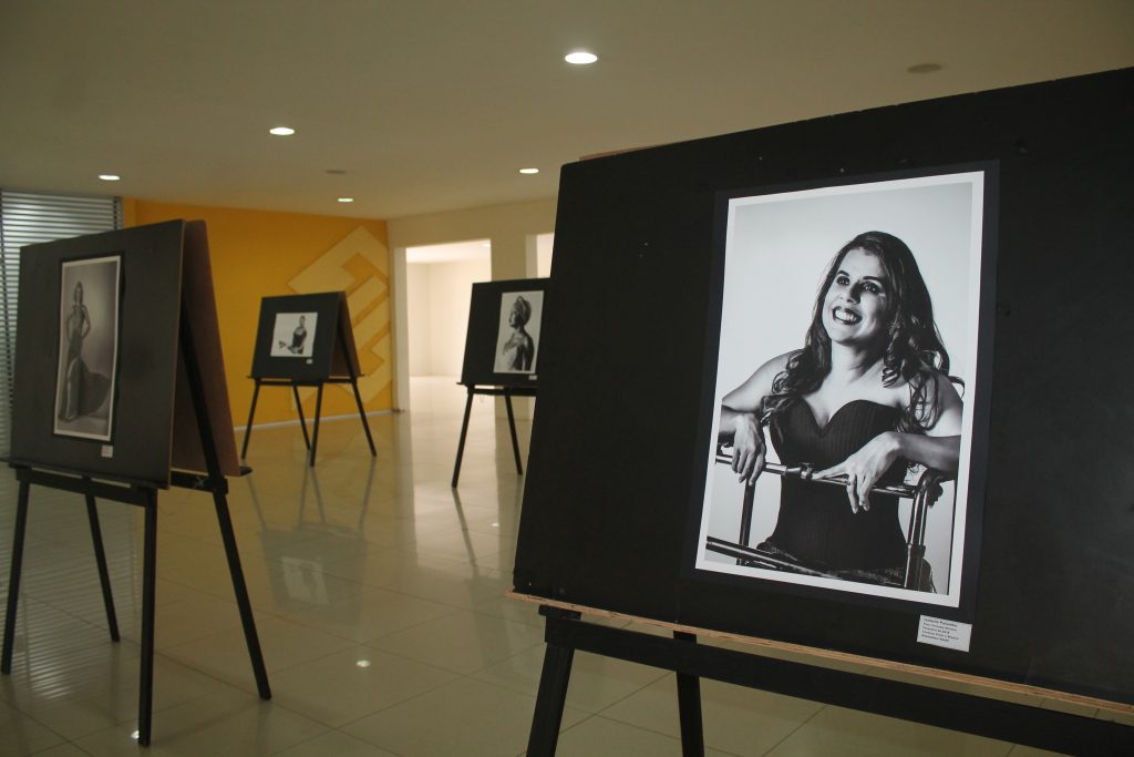 Exposição fotográfica no Forum Sarney Costa mostra beleza de mulheres com deficiência física