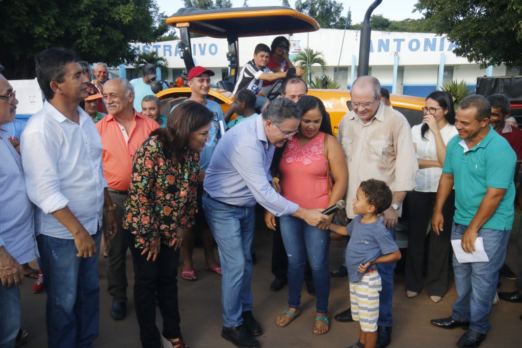 Roberto Rocha recebe titulo de Cidadão de Governador Luiz Rocha