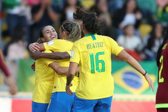 Brasil goleia Venezuela e garante vaga antecipada para a Copa América 2018