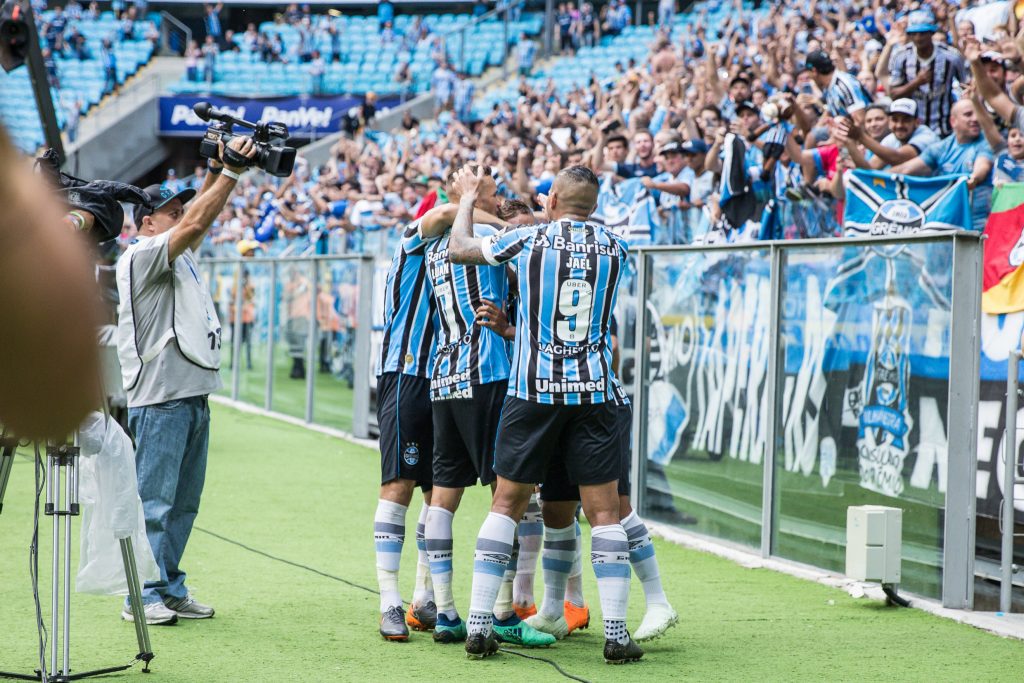 Grêmio goleia Brasil de Pelotas na primeira partida da final do Gauchão e bota mão na taça
