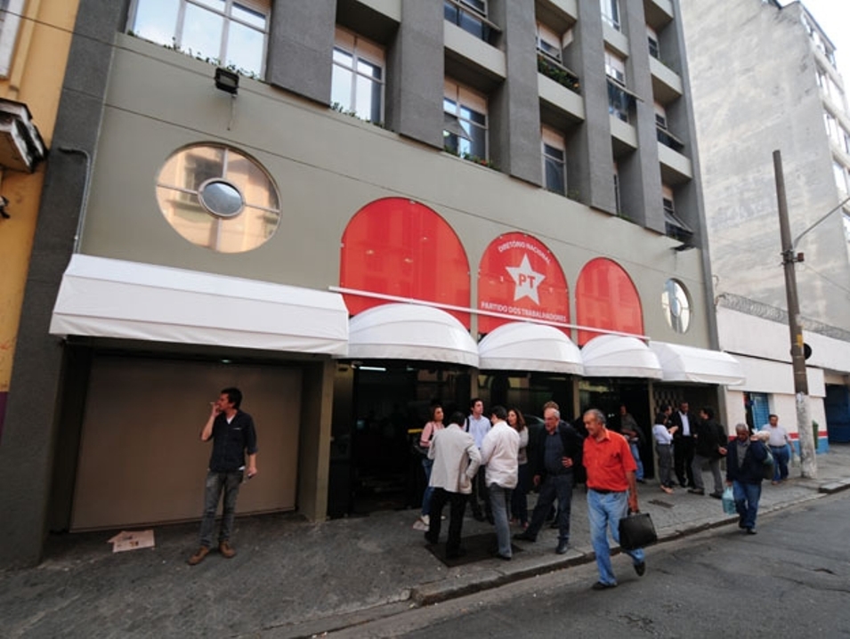 PT pode transferir sede para Curitiba enquanto Lula estiver preso