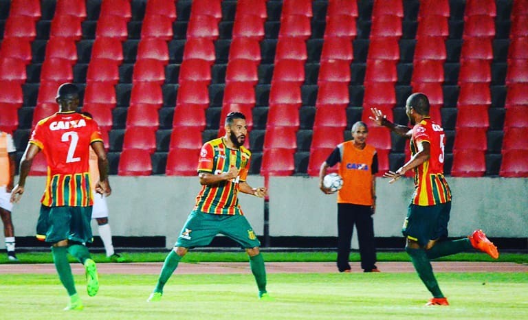 Mesmo sem o apoio de sua torcida, Sampaio estreia na Série B com vitória sobre o Coritiba
