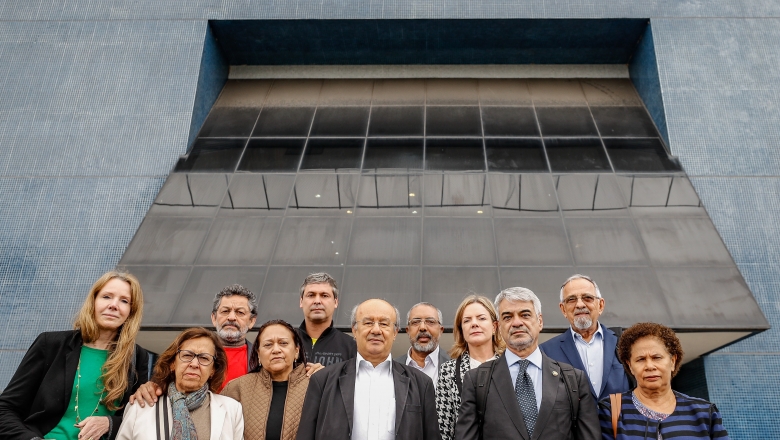 Senadores dizem que Lula está em cela adequada na Polícia Federal