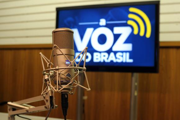 Michel Temer sanciona lei que flexibiliza transmissão da Voz do Brasil