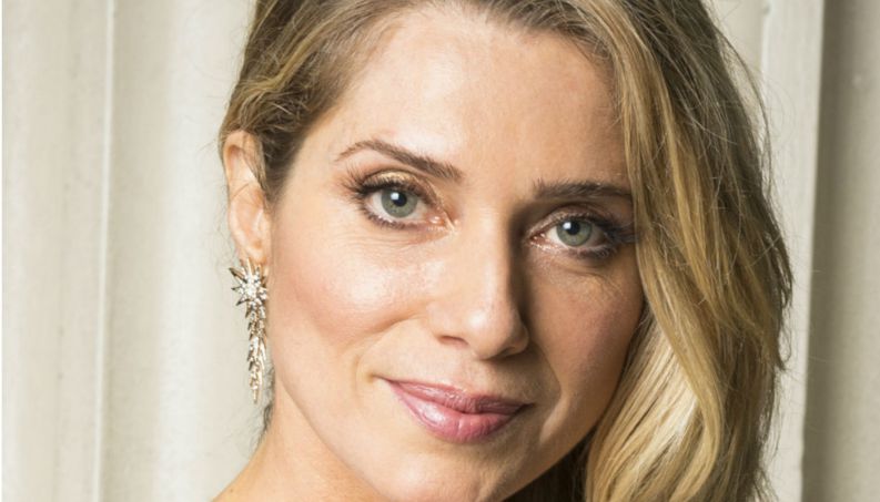 Leticia Spiller lança o seu primeiro livro de poesia: Mais de Mim