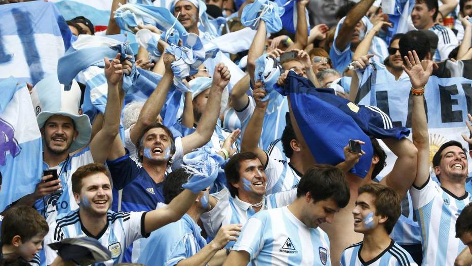 Argentinos tomam conta das ruas de Moscou para incentivar sua seleção