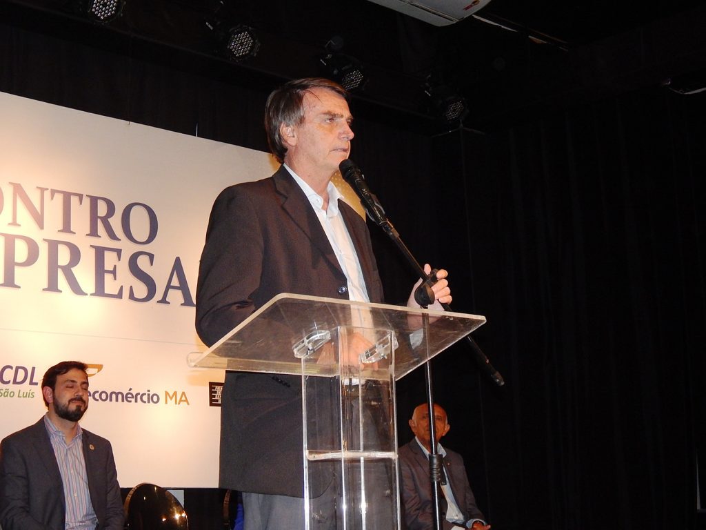 Bolsonaro diz que terá militares no seu ministério e que venderá estatais