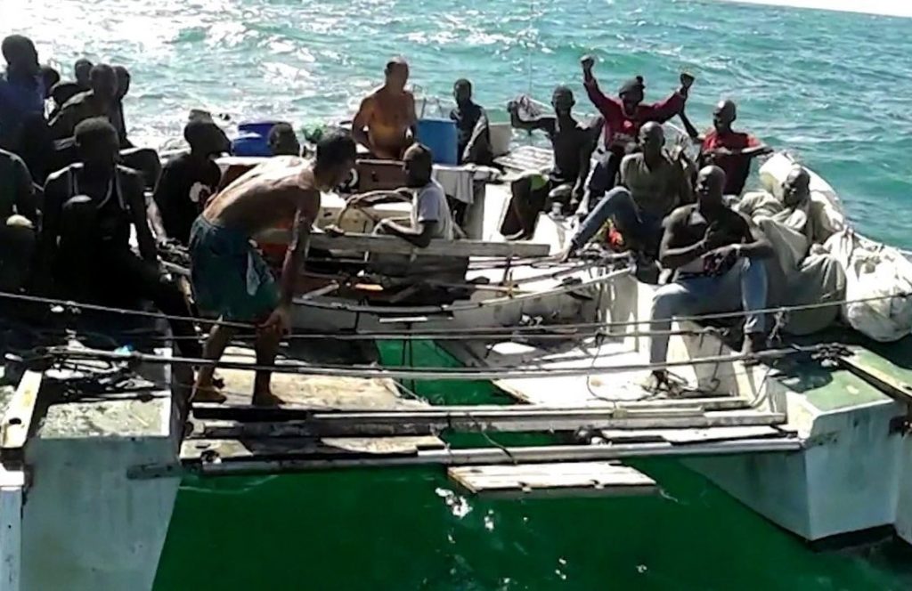 Ministério Público denuncia condutores do catamarã que ficou a deriva com africanos