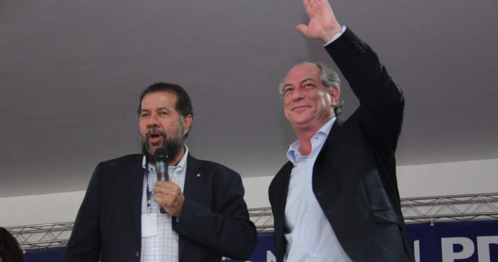No retorno ao Brasil, Ciro silencia sobre apoio a Fernando Haddad