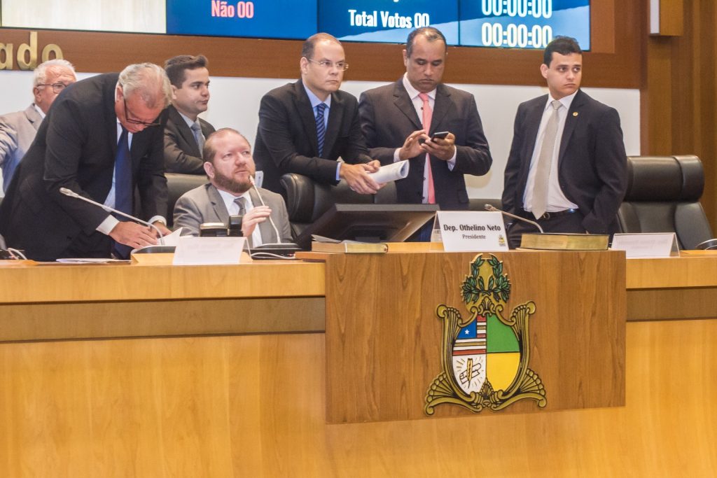 Assembleia Legislativa emenda Constituição e mantém a mesma redação do texto original