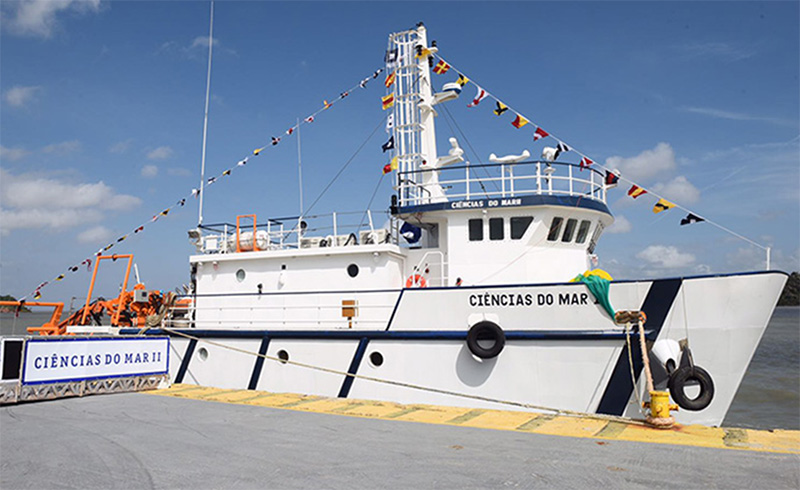 Universidade Federal recebe do Ministério da Educação um navio para pesquisas marinhas