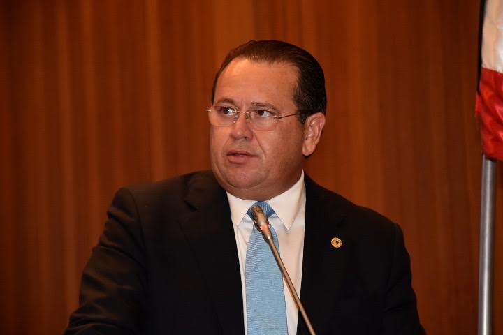 Deputado Stênio é transferido para apartamento, mas esposa fica na UTI