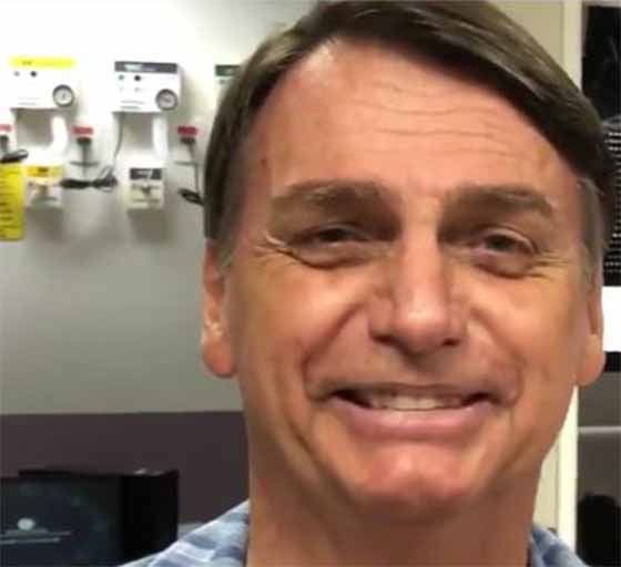 Sem sentir dores nem febre, Jair Bolsonaro inicia uma dieta branda