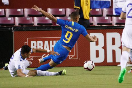 Em noite inspirada do atacante Richarlison, Brasil goleia El Salvador por 5 a 0