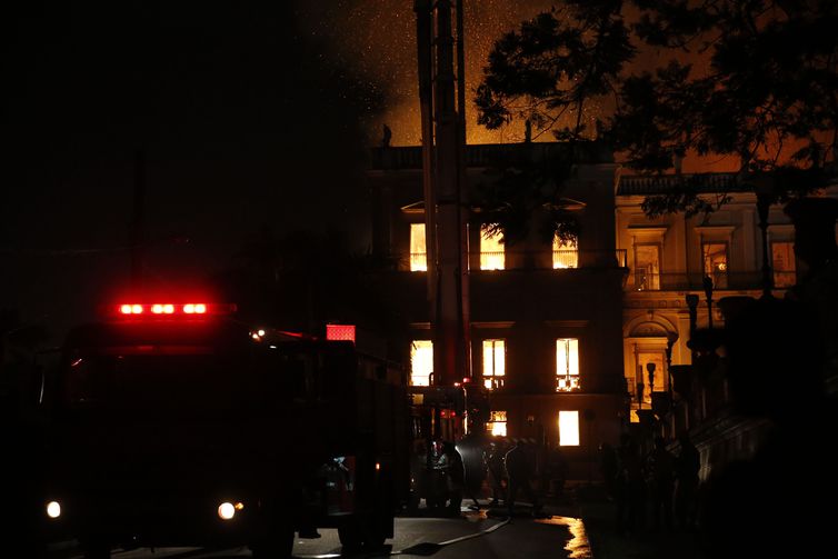Museu Nacional não sabe o que pode ser recuperado após incêndio