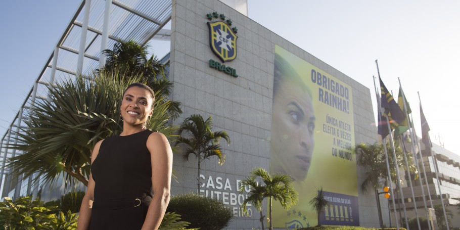 Seis vezes eleita a melhor jogadora do Mundo, Marta é homenageada pela CBF