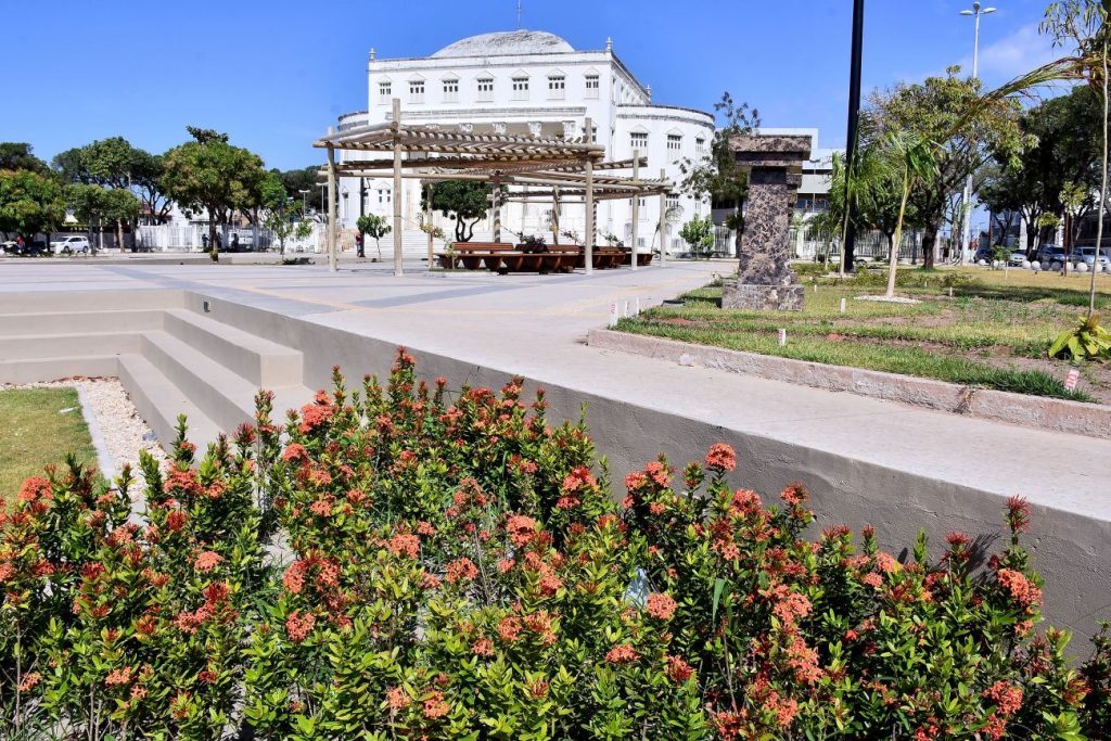 Obras de requalificação da Rua Grande e praças Deodoro e Pantheon já estão 60% concluídas