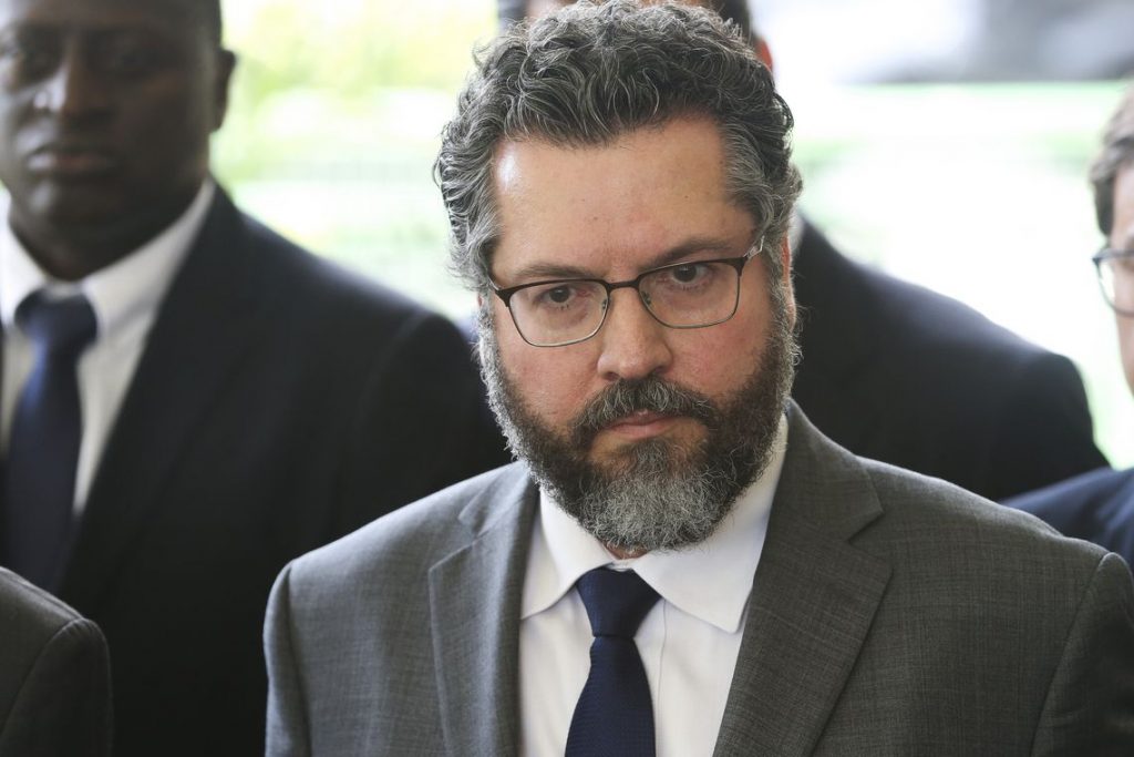 Embaixador Ernesto Araújo é escolhido para ministro das Relações Exteriores