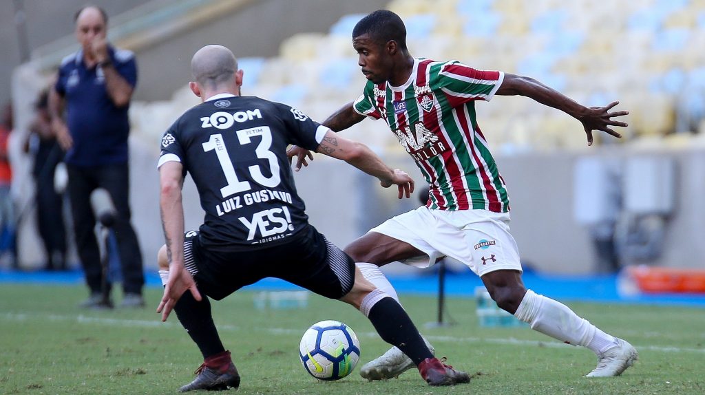 Vasco vence o clássico carioca contra o Fluminense e se distancia da zona da degola