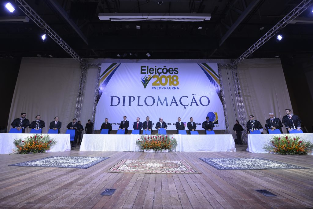 Justiça Eleitoral diploma candidatos eleitos e seus respectivos suplentes