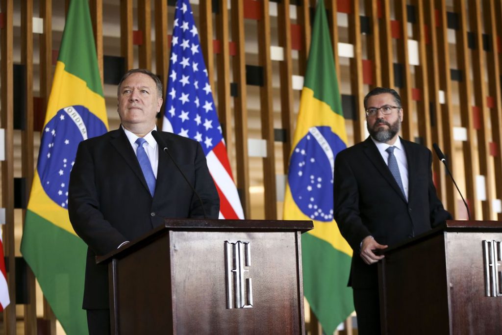 Secretário norte-americano diz que Brasil e EUA querem democracia na Venezuela
